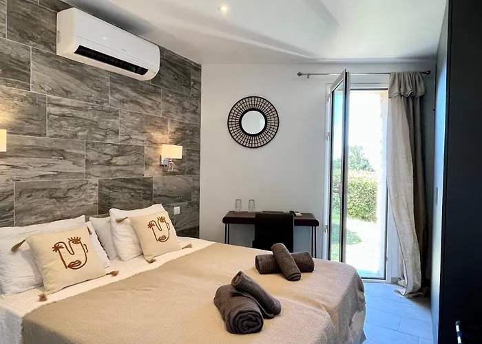 Leccia Vue Piscine Chauffee * Bonifacio (Corsica)